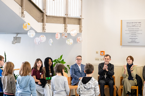 Schulbesuch Blaue Schule / Erzdiözese Wien/ Schönlaub, Stephan Schönlaub Schulbesuch Blaue Schule